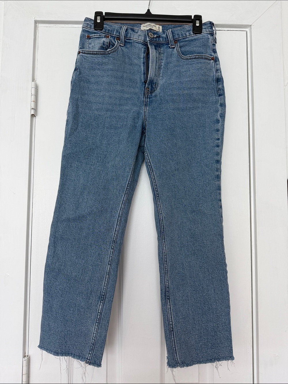 Abercrombie & Fitch The Ankle Straight-Leg Jeans in Medium Blue Wash